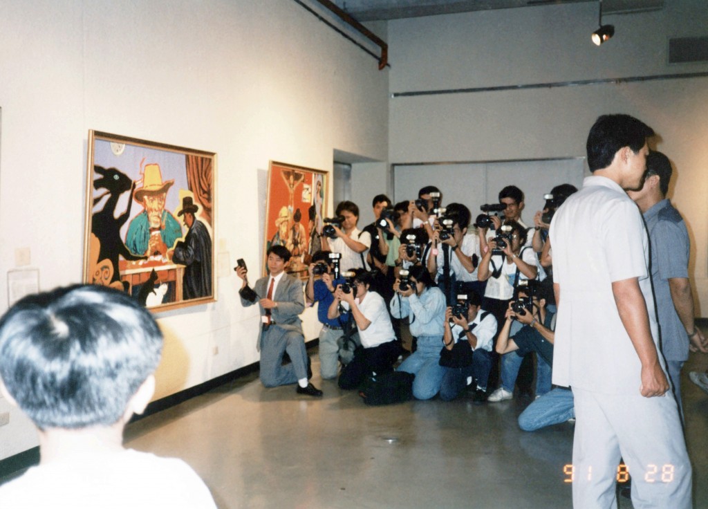 1991年喜愛藝術的李登輝總統參觀陳錦芳畫展於台北市立美術館-2。