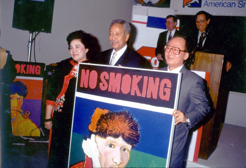 在電視上美國防癌中心以陳氏作品「後梵谷」系列的一幅No Smoking與紐約市長共同在電視向市民鼓勵禁煙(這是「為人類而藝術」的一個行動表現)